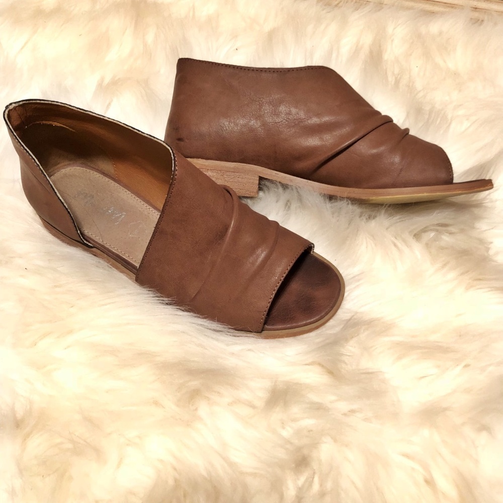 Riley Coffee Slip on Sandals👡